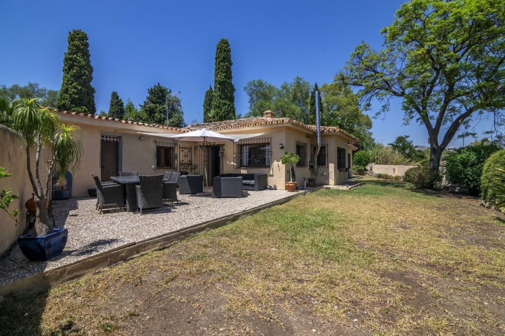Photo 1 Detached Villa Benahavís, Costa del Sol, Málaga – R4943224