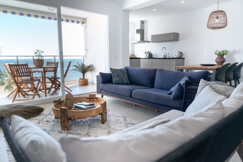 Photo 1 Middle Floor Apartment Estepona, Costa del Sol, Málaga – R4923451