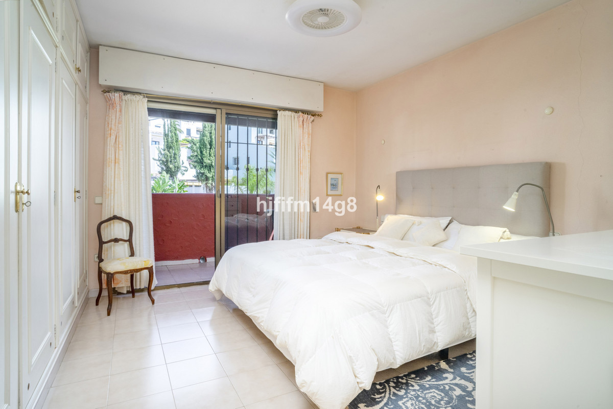 Photo 11 Detached Villa Nueva Andalucía, Costa del Sol, Málaga – R5023576