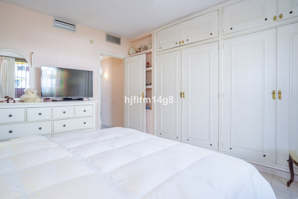 Photo 13 Detached Villa Nueva Andalucía, Costa del Sol, Málaga – R5023576