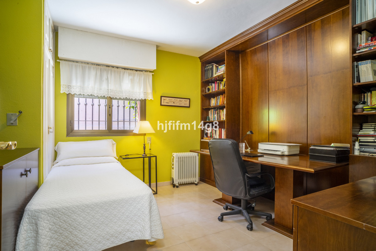 Photo 17 Detached Villa Nueva Andalucía, Costa del Sol, Málaga – R5023576
