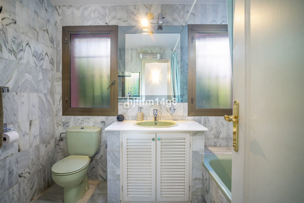 Photo 18 Detached Villa Nueva Andalucía, Costa del Sol, Málaga – R5023576