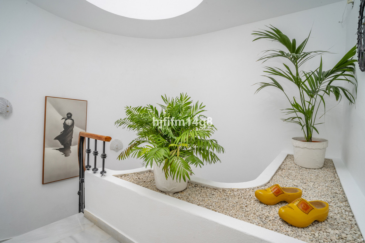 Photo 20 Detached Villa Nueva Andalucía, Costa del Sol, Málaga – R5023576