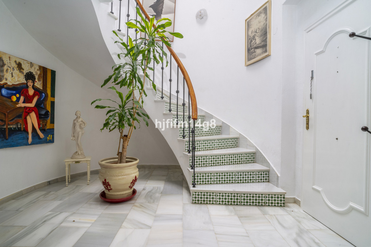 Photo 21 Detached Villa Nueva Andalucía, Costa del Sol, Málaga – R5023576