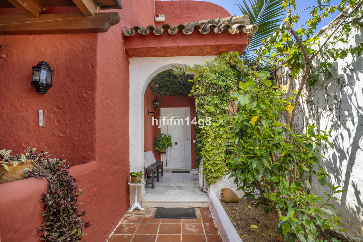 Photo 27 Detached Villa Nueva Andalucía, Costa del Sol, Málaga – R5023576