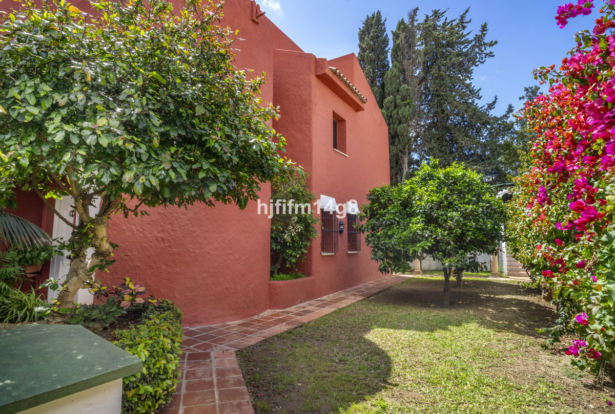 Photo 29 Detached Villa Nueva Andalucía, Costa del Sol, Málaga – R5023576