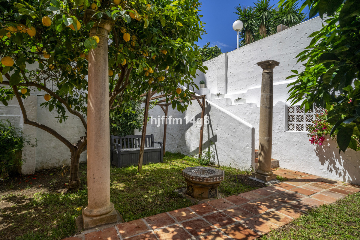 Photo 30 Detached Villa Nueva Andalucía, Costa del Sol, Málaga – R5023576