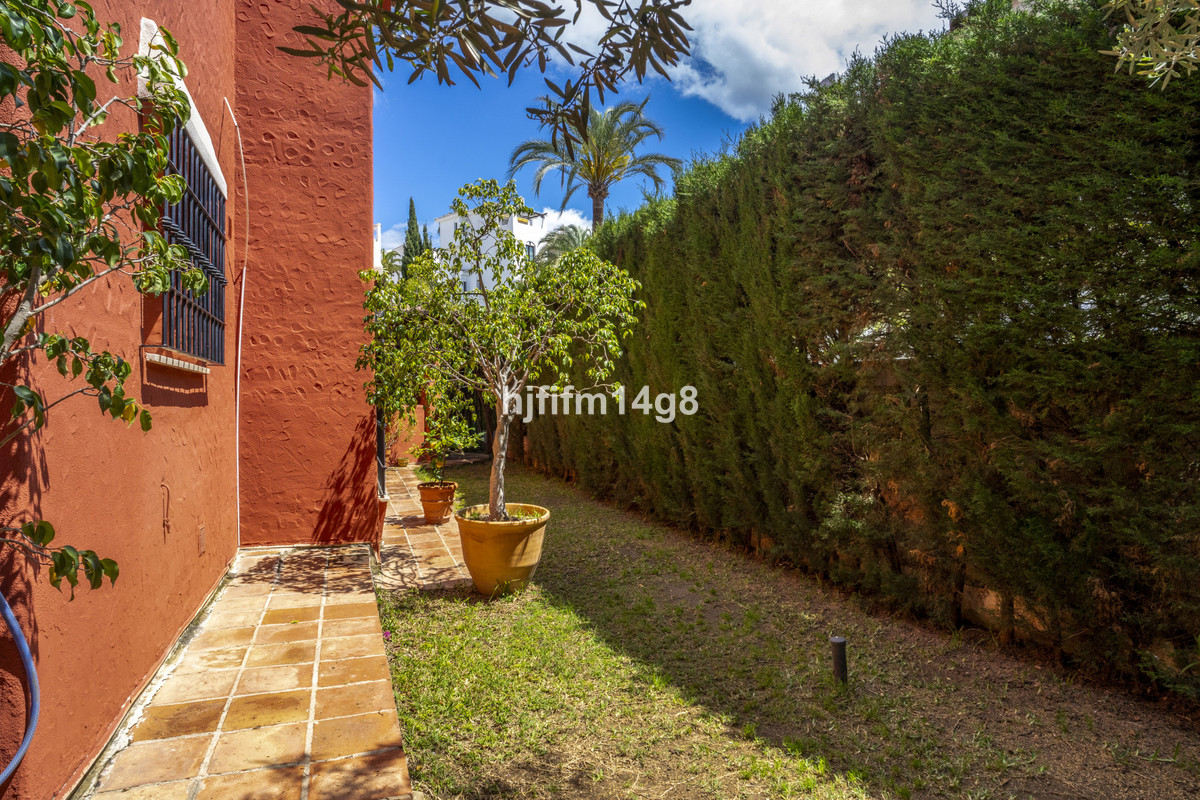 Photo 31 Detached Villa Nueva Andalucía, Costa del Sol, Málaga – R5023576