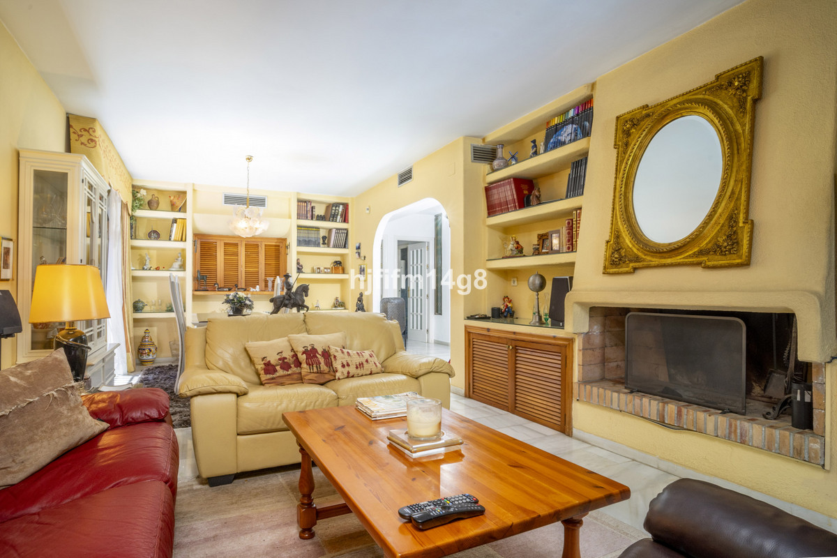Photo 5 Detached Villa Nueva Andalucía, Costa del Sol, Málaga – R5023576