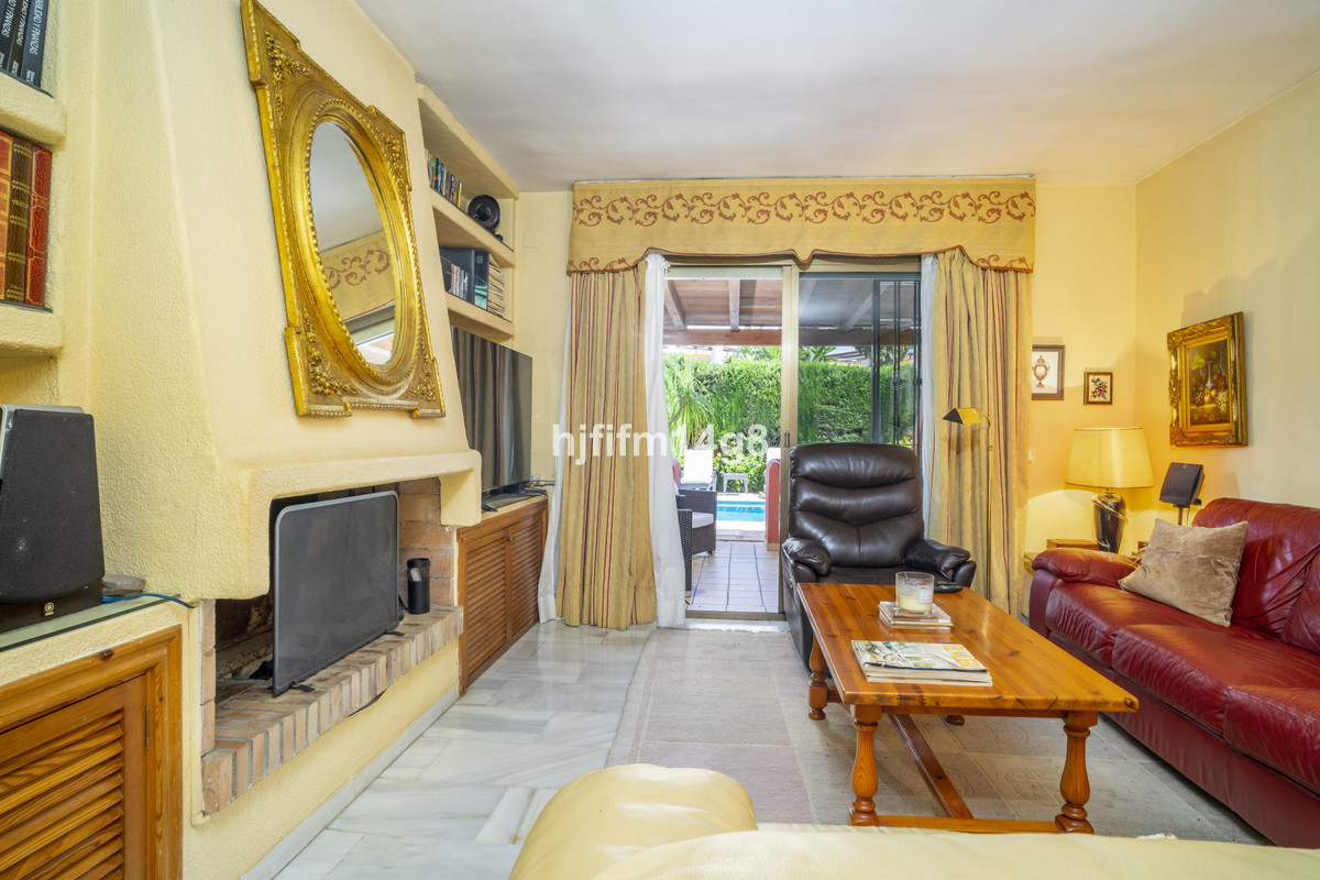 Photo 6 Detached Villa Nueva Andalucía, Costa del Sol, Málaga – R5023576