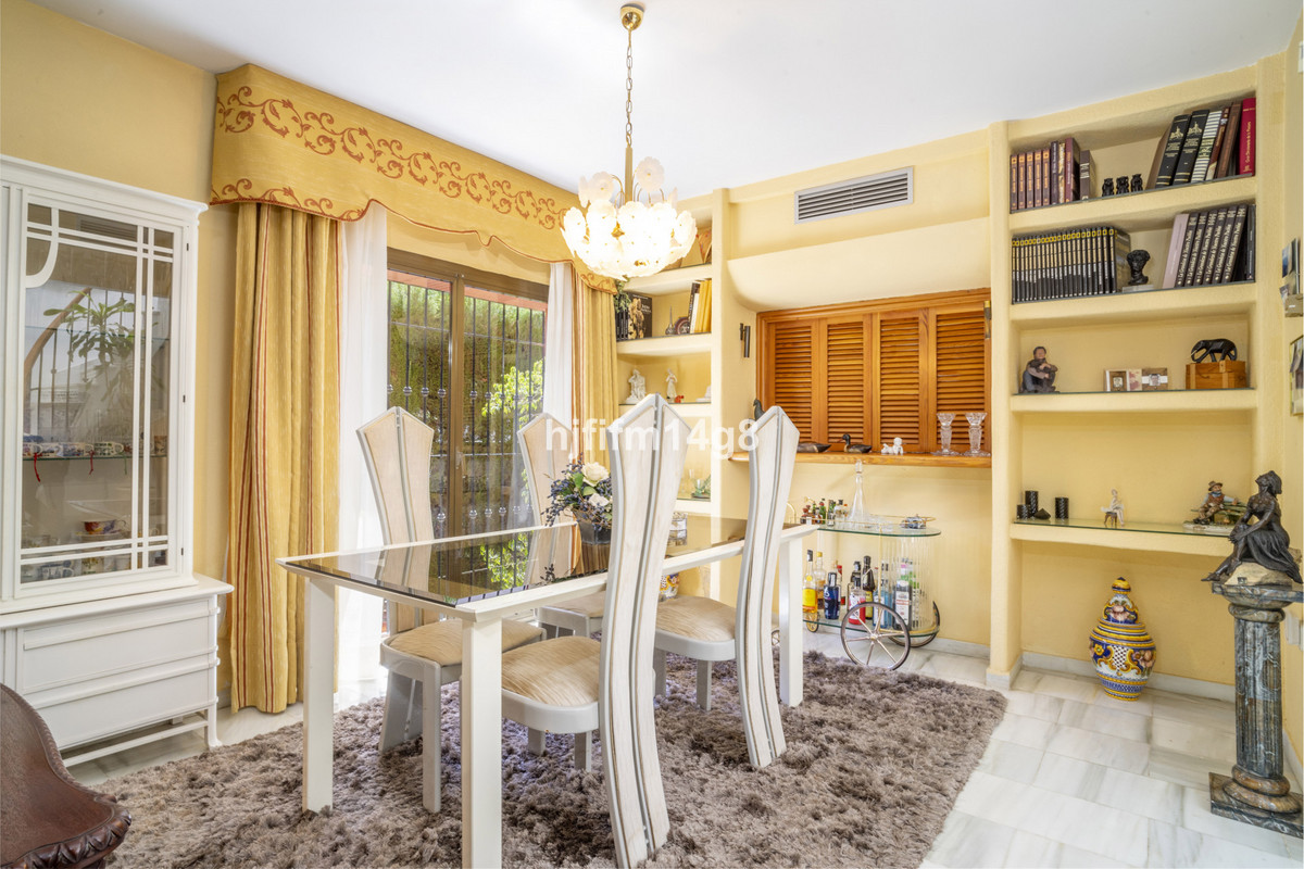 Photo 8 Detached Villa Nueva Andalucía, Costa del Sol, Málaga – R5023576