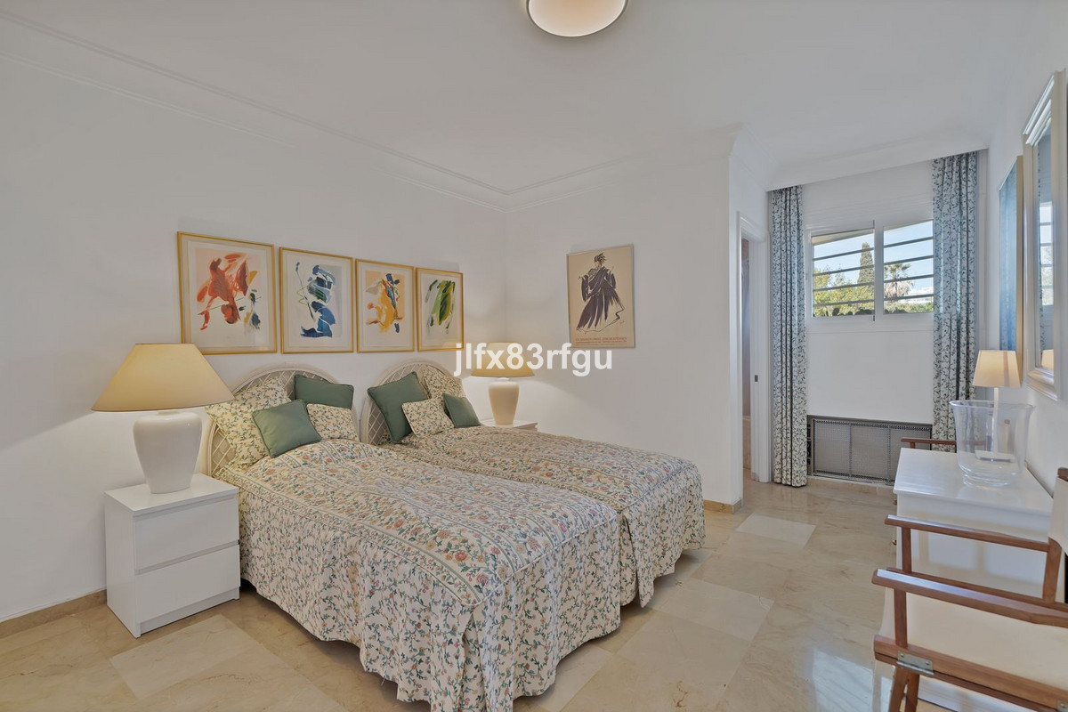 Photo 20 Middle Floor Apartment Guadalmina Alta, Costa del Sol, Málaga – R5012758