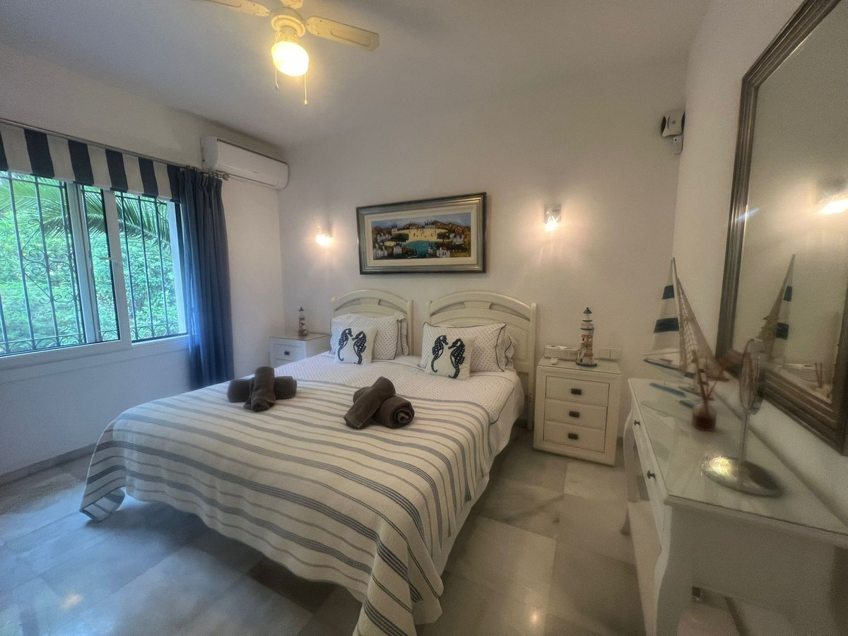 Photo 11 Detached Villa El Paraiso, Costa del Sol, Málaga – R5040070