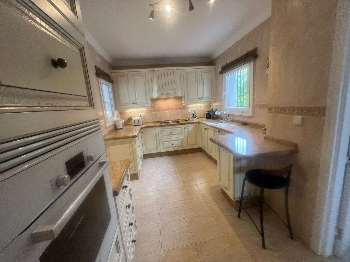 Photo 17 Detached Villa El Paraiso, Costa del Sol, Málaga – R5040070