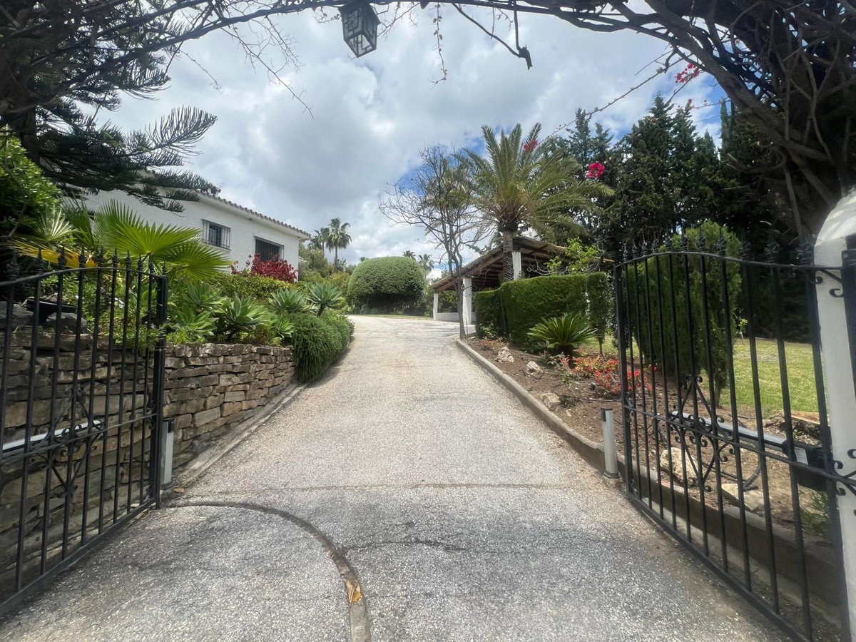 Photo 18 Detached Villa El Paraiso, Costa del Sol, Málaga – R5040070