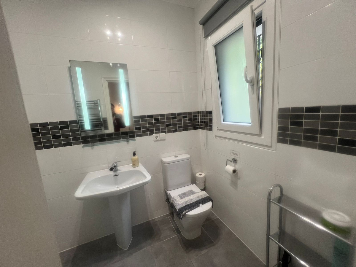 Photo 21 Detached Villa El Paraiso, Costa del Sol, Málaga – R5040070