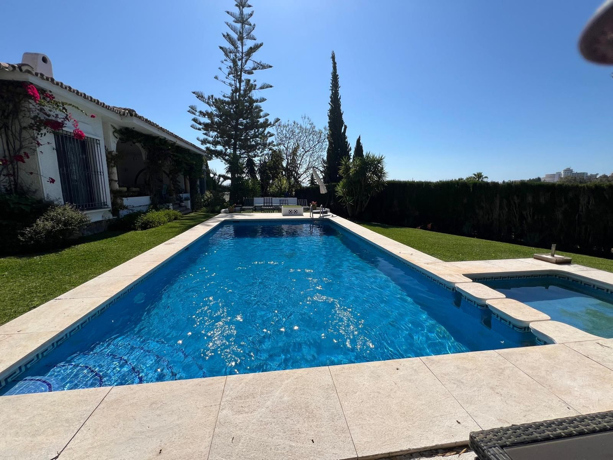 Photo 29 Detached Villa El Paraiso, Costa del Sol, Málaga – R5040070