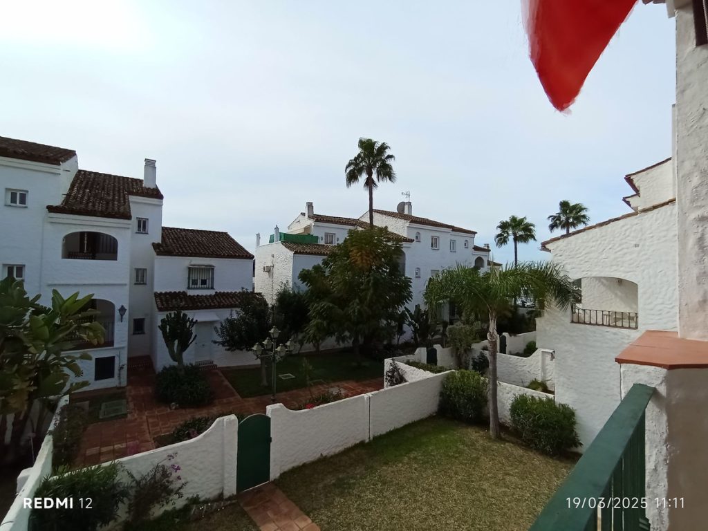 Photo 1 Middle Floor Apartment Estepona, Costa del Sol, Málaga – R4992484