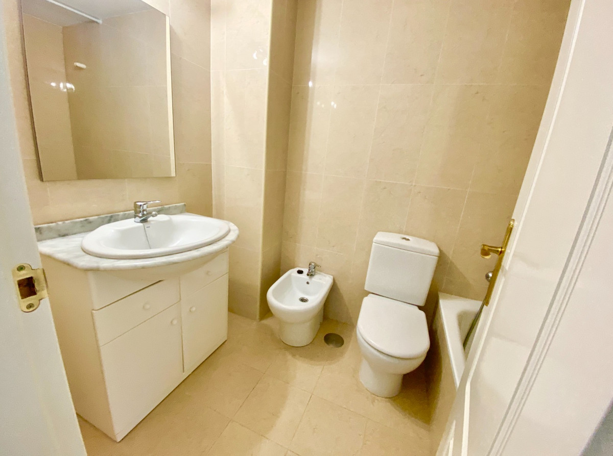 Photo 10 Middle Floor Apartment Nueva Andalucía, Costa del Sol, Málaga – R3800587
