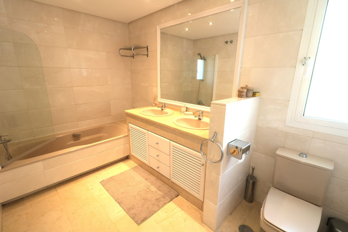 Photo 29 Top Floor Apartment New Golden Mile, Costa del Sol, Málaga – R5021065