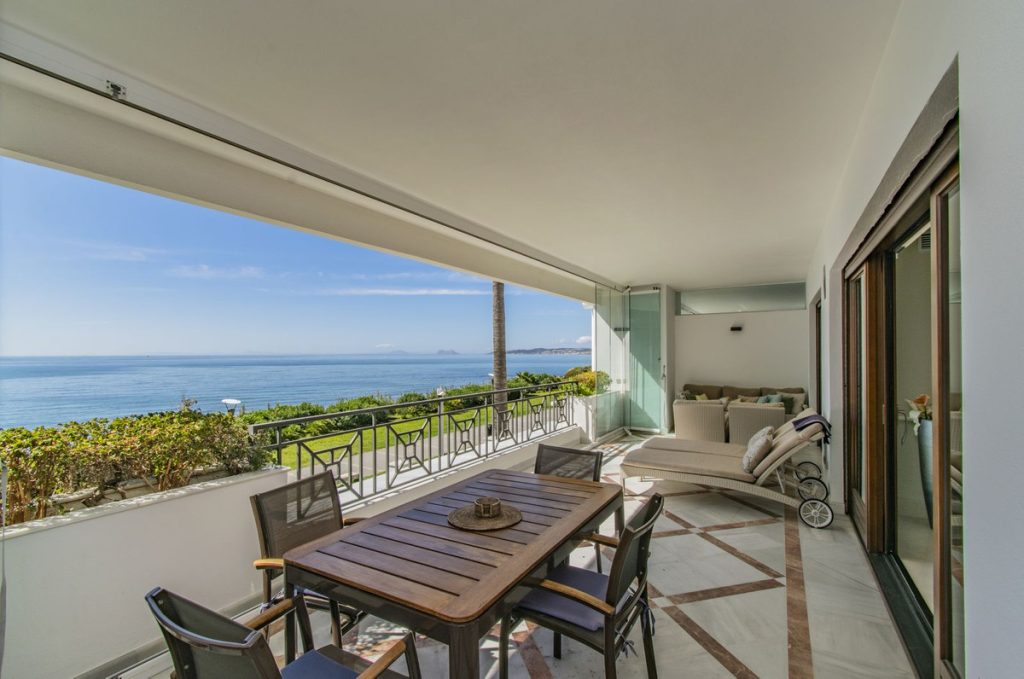 Photo 1 Middle Floor Apartment Estepona, Costa del Sol, Málaga – R5012863