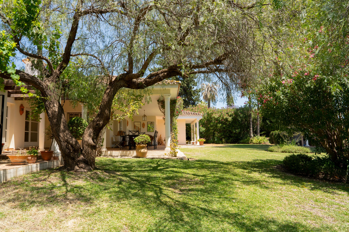 Photo 13 Detached Villa El Paraiso, Costa del Sol, Málaga – R5064325