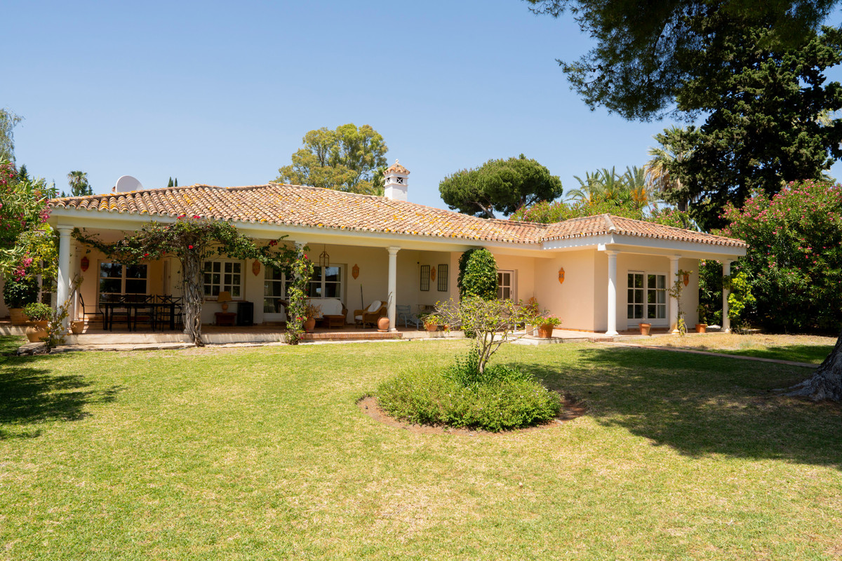 Photo 14 Detached Villa El Paraiso, Costa del Sol, Málaga – R5064325