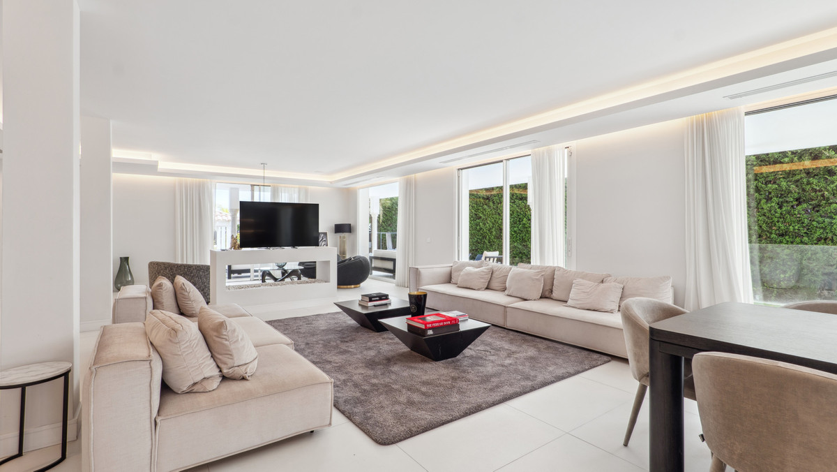 Photo 11 Detached Villa Nueva Andalucía, Costa del Sol, Málaga – R5024821