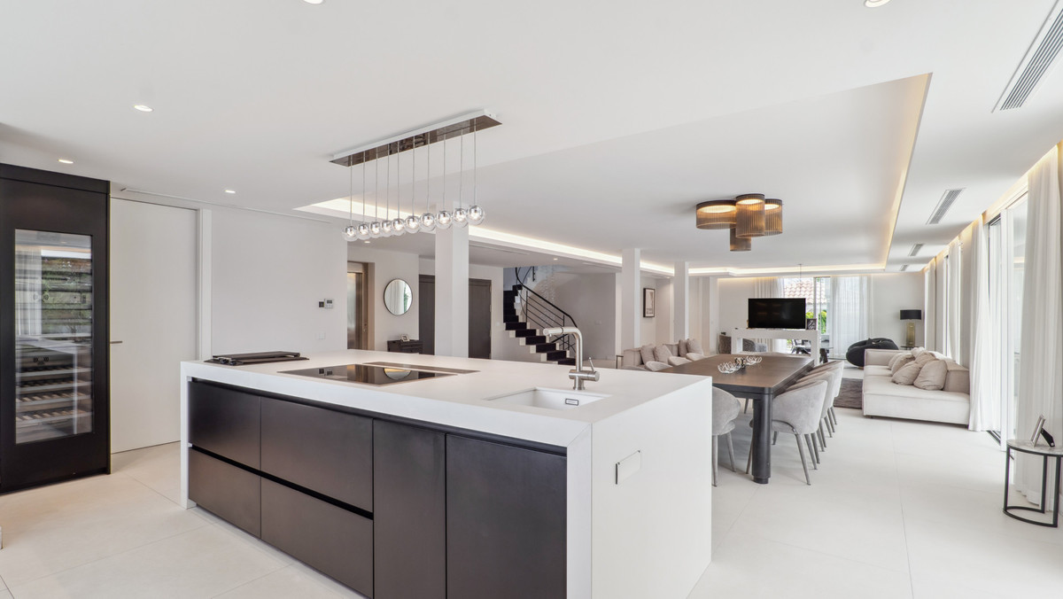 Photo 13 Detached Villa Nueva Andalucía, Costa del Sol, Málaga – R5024821