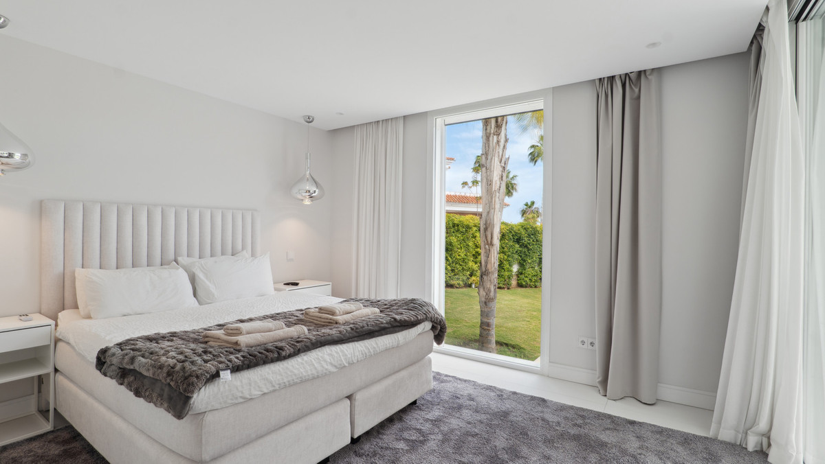 Photo 19 Detached Villa Nueva Andalucía, Costa del Sol, Málaga – R5024821