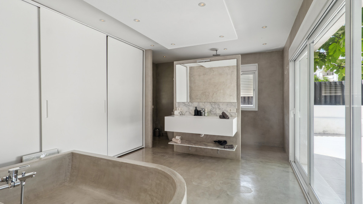 Photo 21 Detached Villa Nueva Andalucía, Costa del Sol, Málaga – R5024821