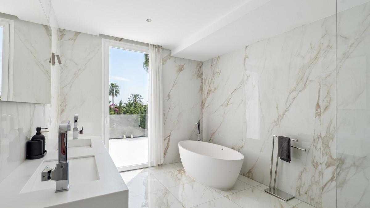 Photo 29 Detached Villa Nueva Andalucía, Costa del Sol, Málaga – R5024821