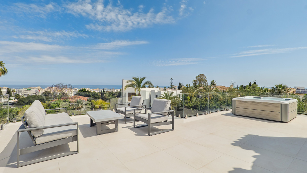 Photo 4 Detached Villa Nueva Andalucía, Costa del Sol, Málaga – R5024821