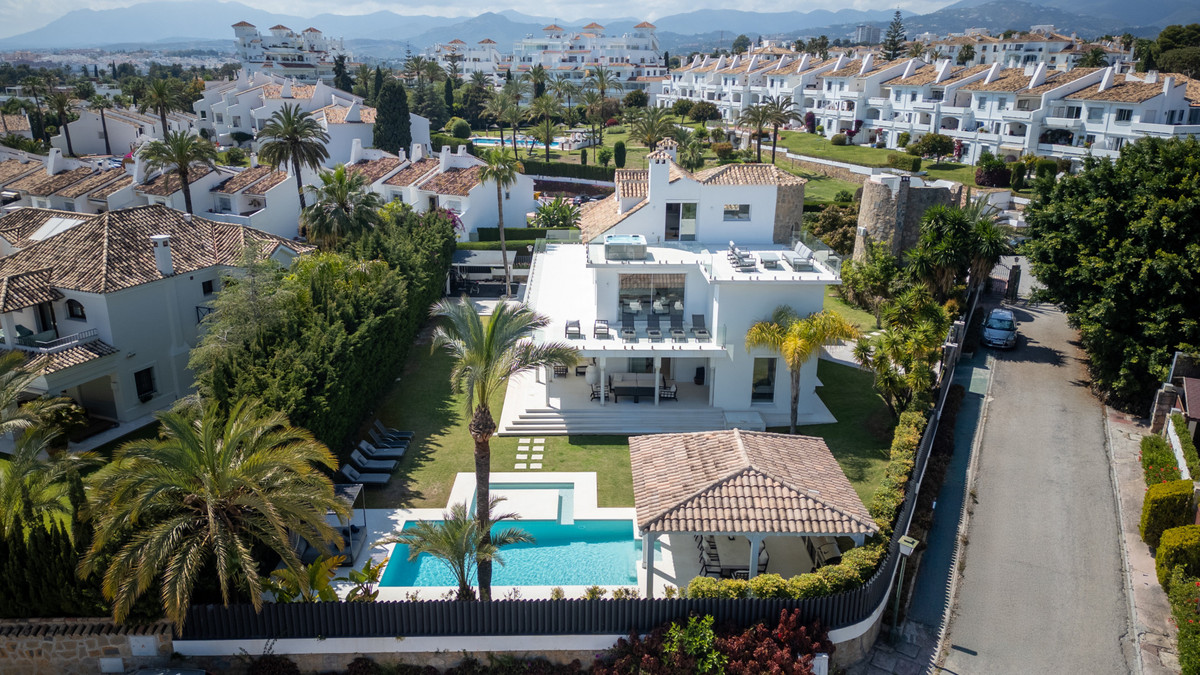 Photo 36 Detached Villa Nueva Andalucía, Costa del Sol, Málaga – R5024821