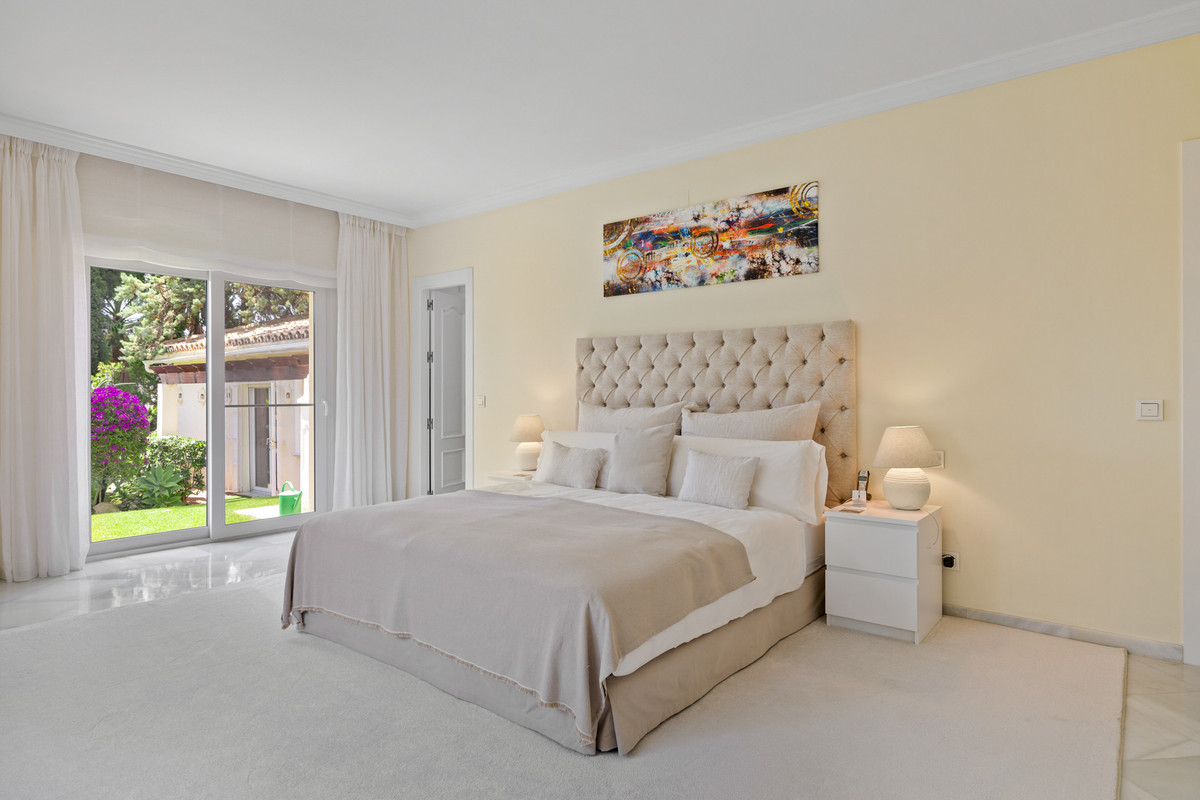 Photo 11 Detached Villa Nueva Andalucía, Costa del Sol, Málaga – R4932499
