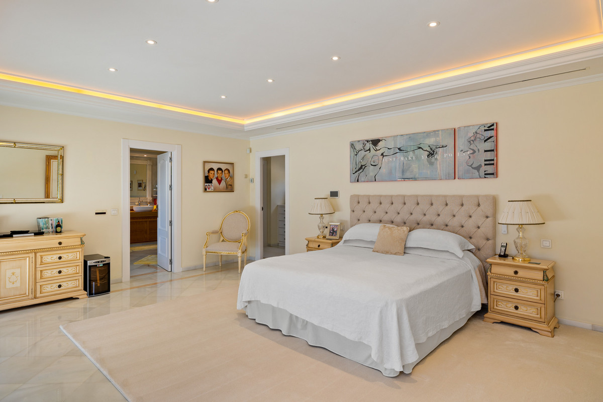 Photo 22 Detached Villa Nueva Andalucía, Costa del Sol, Málaga – R4932499