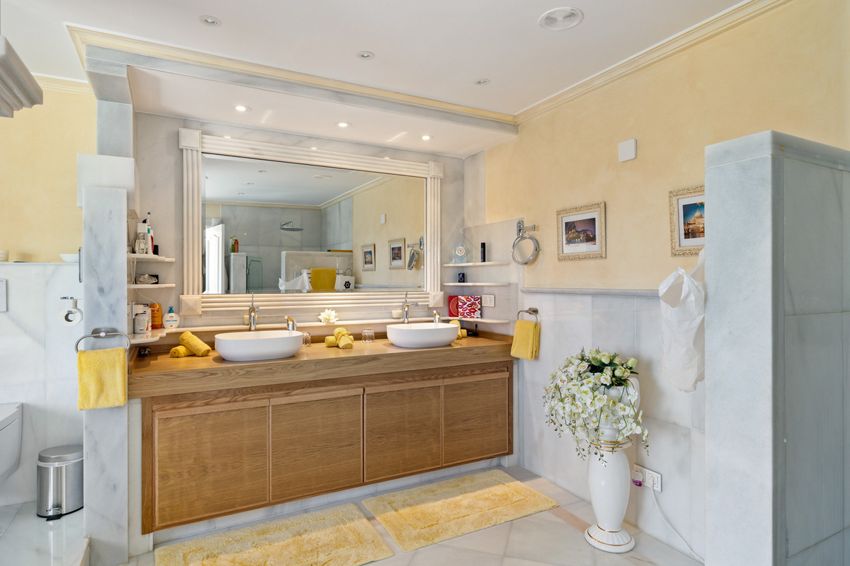 Photo 25 Detached Villa Nueva Andalucía, Costa del Sol, Málaga – R4932499