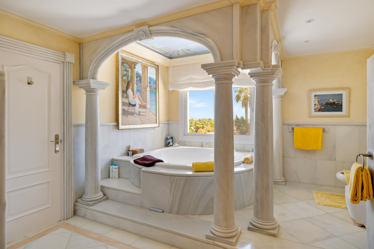 Photo 27 Detached Villa Nueva Andalucía, Costa del Sol, Málaga – R4932499