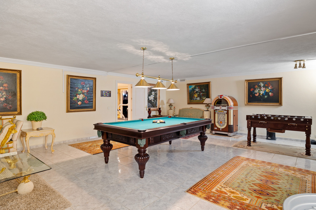 Photo 34 Detached Villa Nueva Andalucía, Costa del Sol, Málaga – R4932499