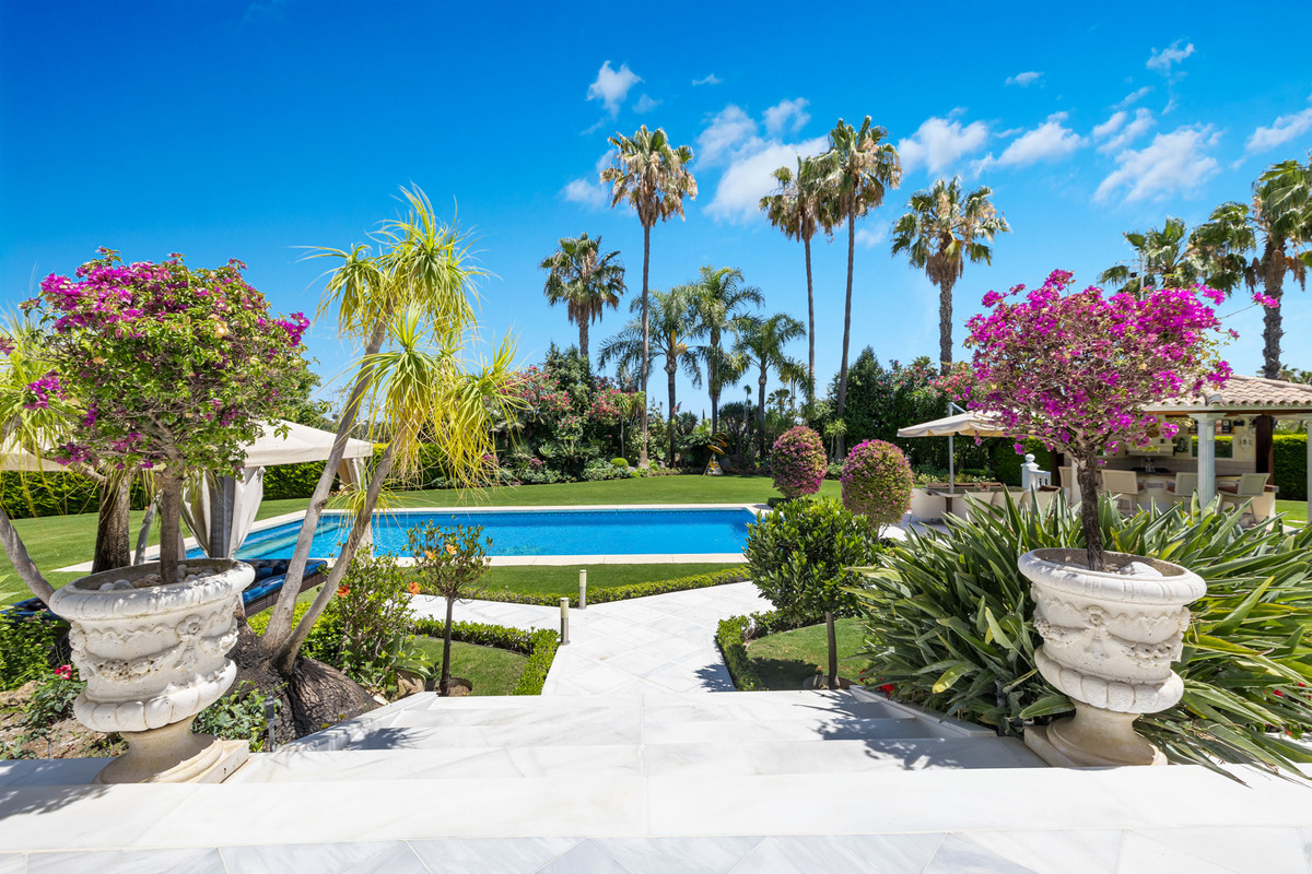 Photo 40 Detached Villa Nueva Andalucía, Costa del Sol, Málaga – R4932499