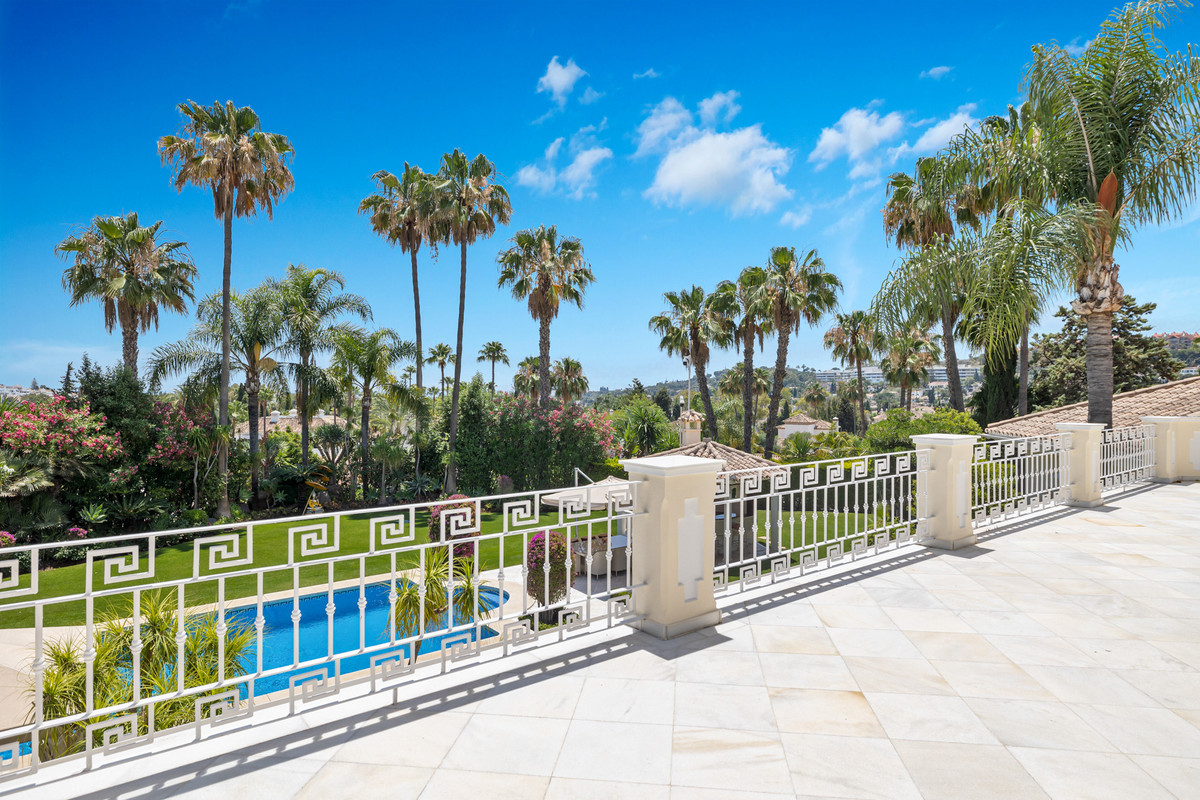 Photo 5 Detached Villa Nueva Andalucía, Costa del Sol, Málaga – R4932499