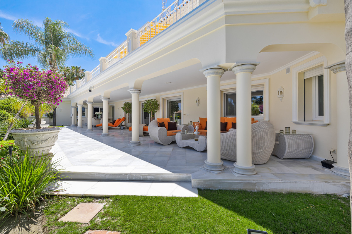 Photo 41 Detached Villa Nueva Andalucía, Costa del Sol, Málaga – R4932499
