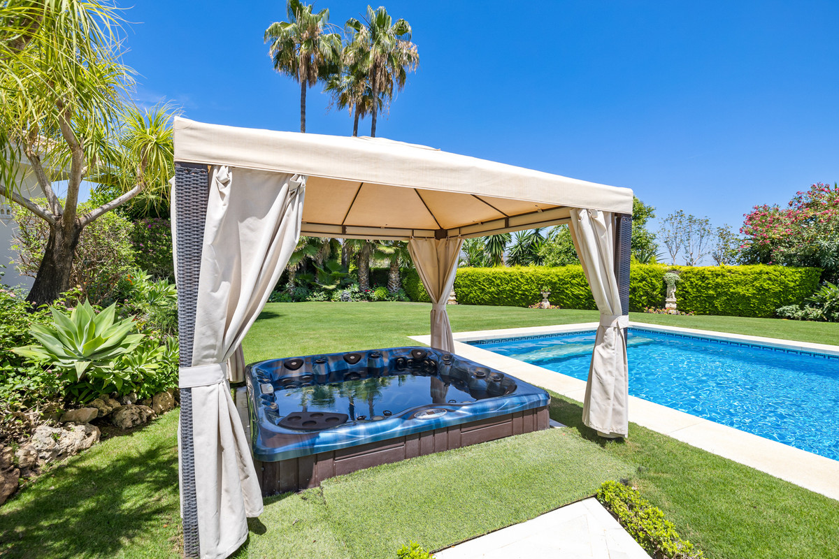Photo 46 Detached Villa Nueva Andalucía, Costa del Sol, Málaga – R4932499