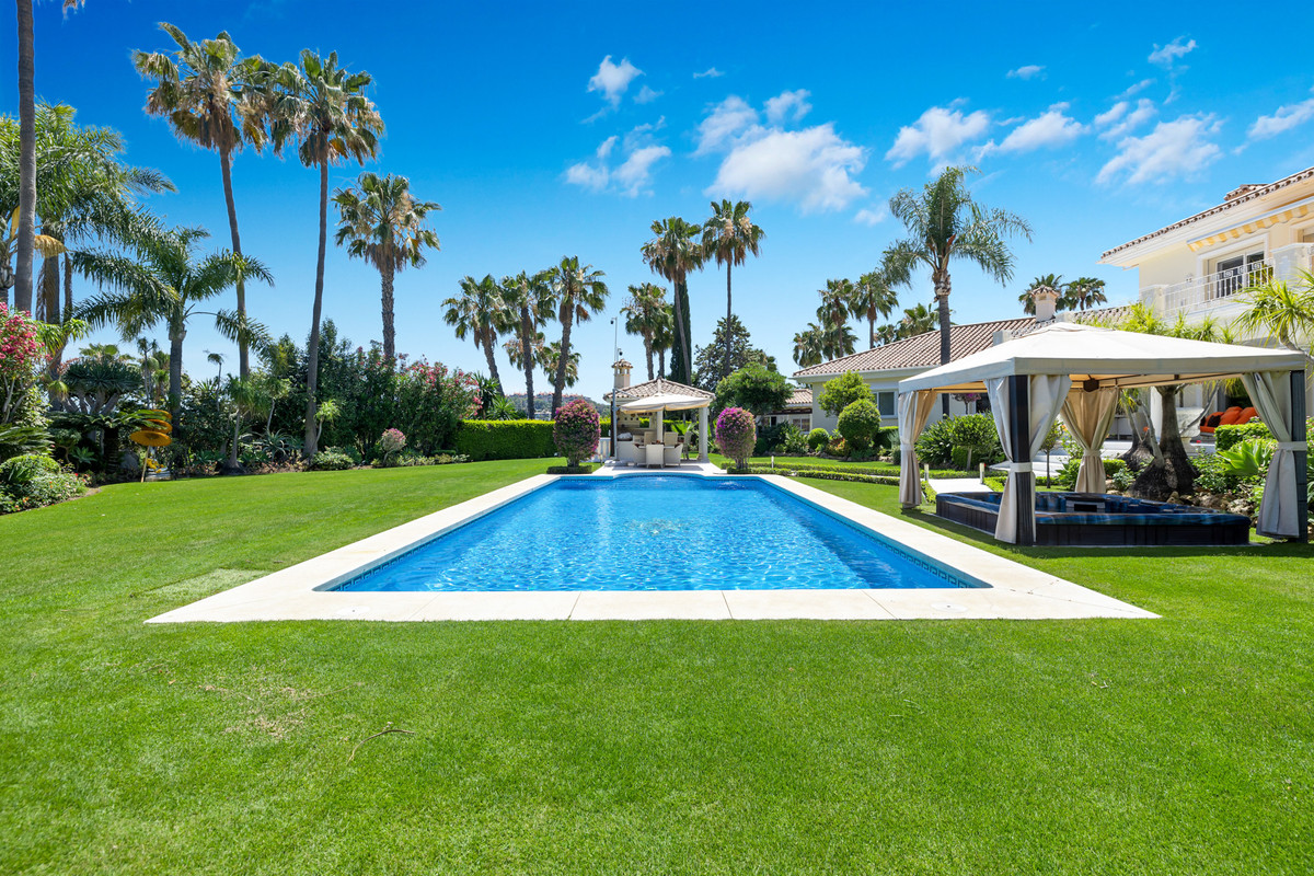 Photo 48 Detached Villa Nueva Andalucía, Costa del Sol, Málaga – R4932499