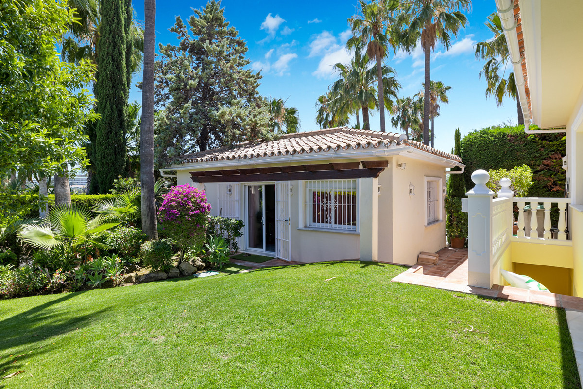 Photo 51 Detached Villa Nueva Andalucía, Costa del Sol, Málaga – R4932499