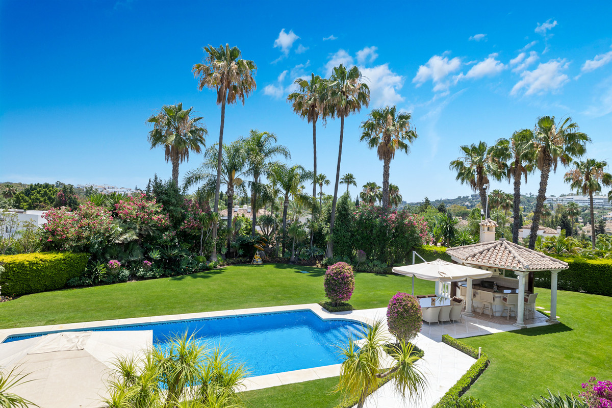 Photo 7 Detached Villa Nueva Andalucía, Costa del Sol, Málaga – R4932499