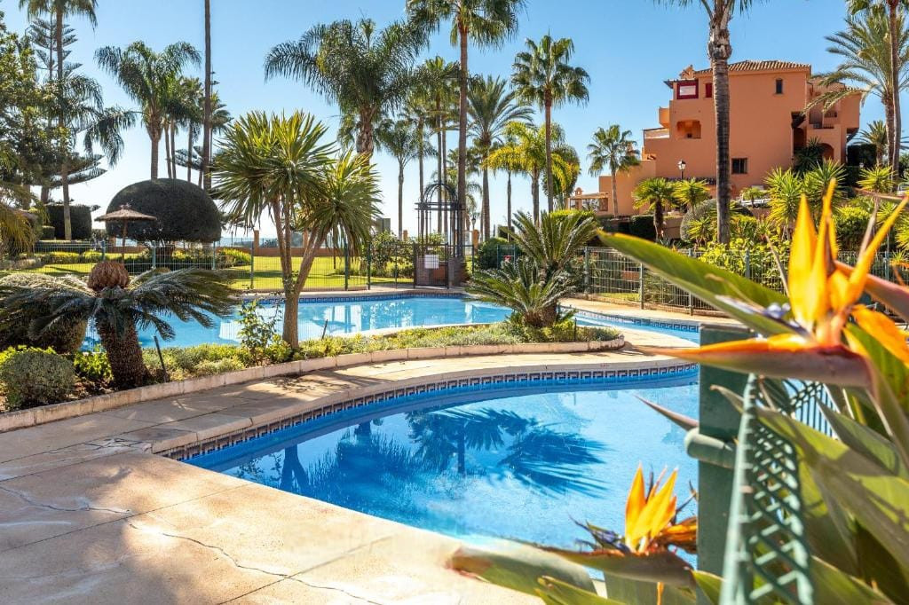 Photo 3 Middle Floor Apartment Estepona, Costa del Sol, Málaga – R5056135
