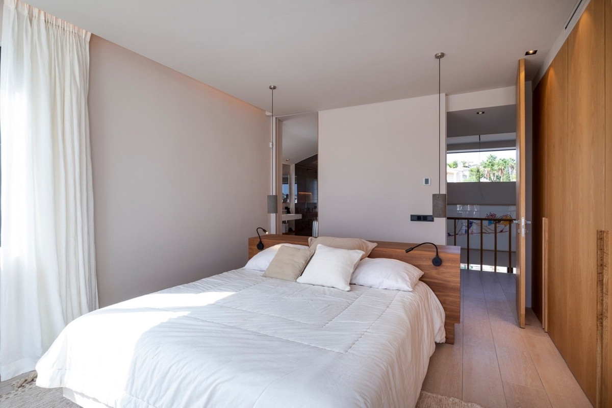 Photo 17 Detached Villa Nueva Andalucía, Costa del Sol, Málaga – R4200397