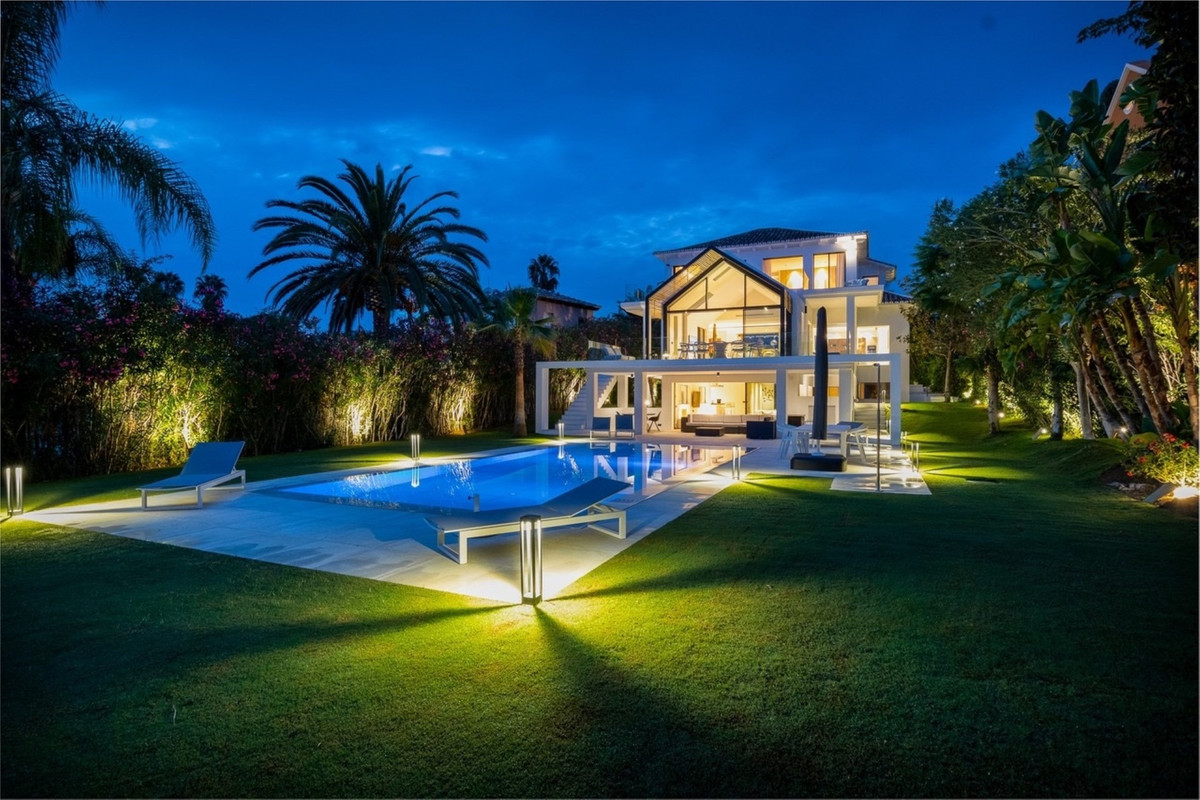 Photo 30 Detached Villa Nueva Andalucía, Costa del Sol, Málaga – R4200397