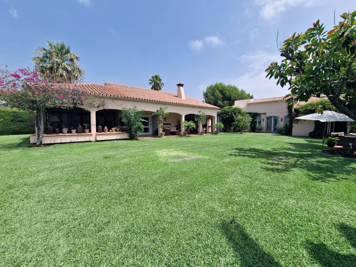 Photo 1 Detached Villa Benahavís, Costa del Sol, Málaga – R4378351